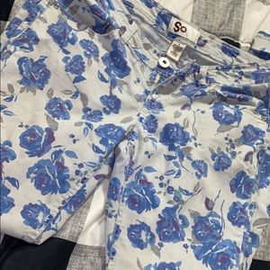 SO gray pants with blue florals print sz 9